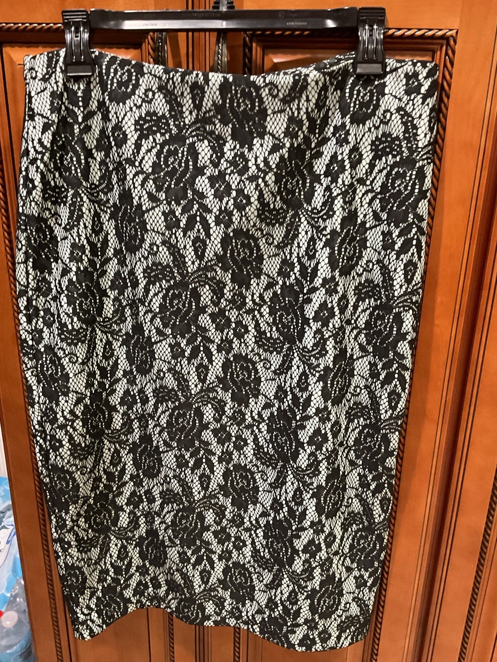 Womens Courtenay Roses Black Lace Over Light Green Pencil Skirt Size 10 NWOT